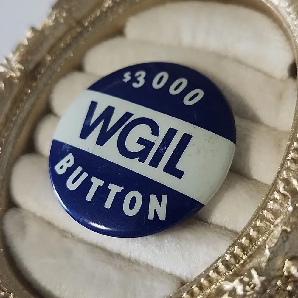 Vintage Blue and White $3000 WGIL Button